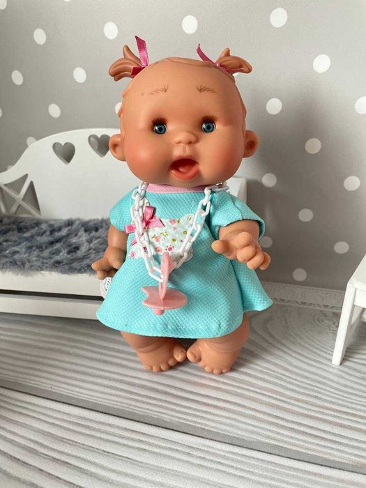 Пупсы ванильные Нинес пупс ванільний закриває очі Nines d'Onil 26 см