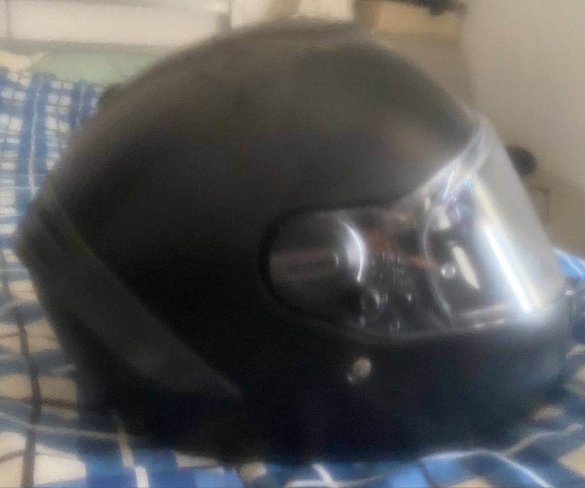 Capacete SHARK Integral Preto Mate – Praticamente Novo