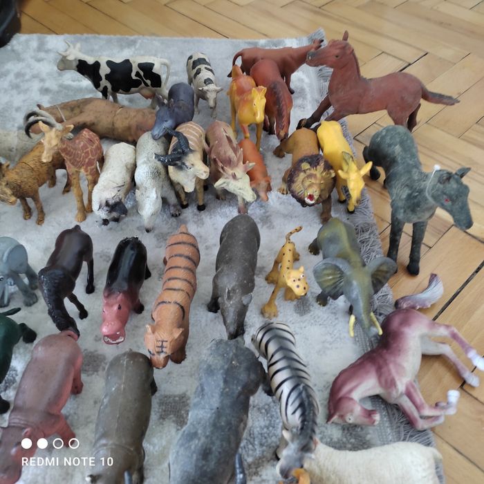 Дитячі іграшки звірі