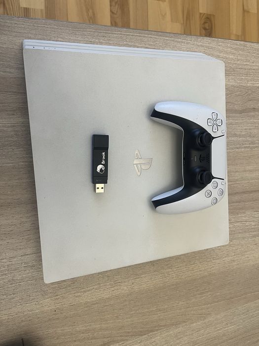 Ps4 pro biała + pad ps5+ przejsciowka wingman