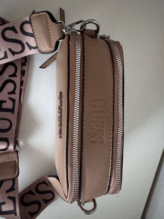 Mala Guess com alça transpassada