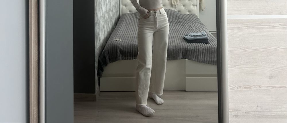 Джинси в молочному кольорі