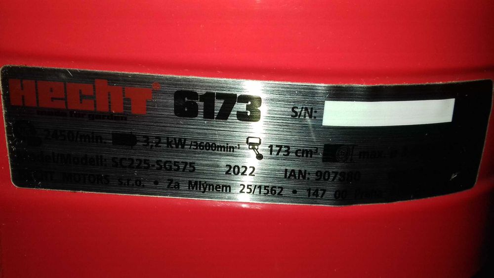 Rębak - rozdrabniacz spalinowy do gałęzi Hecht 6173