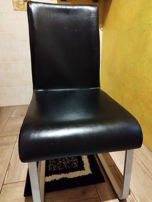 6   шт.  стільців з чохлами. Ціна за один.