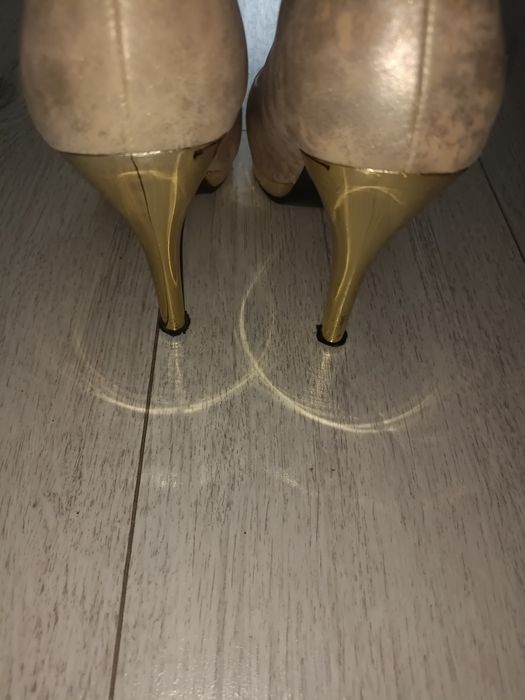 Szpilki damskie złote beżowe