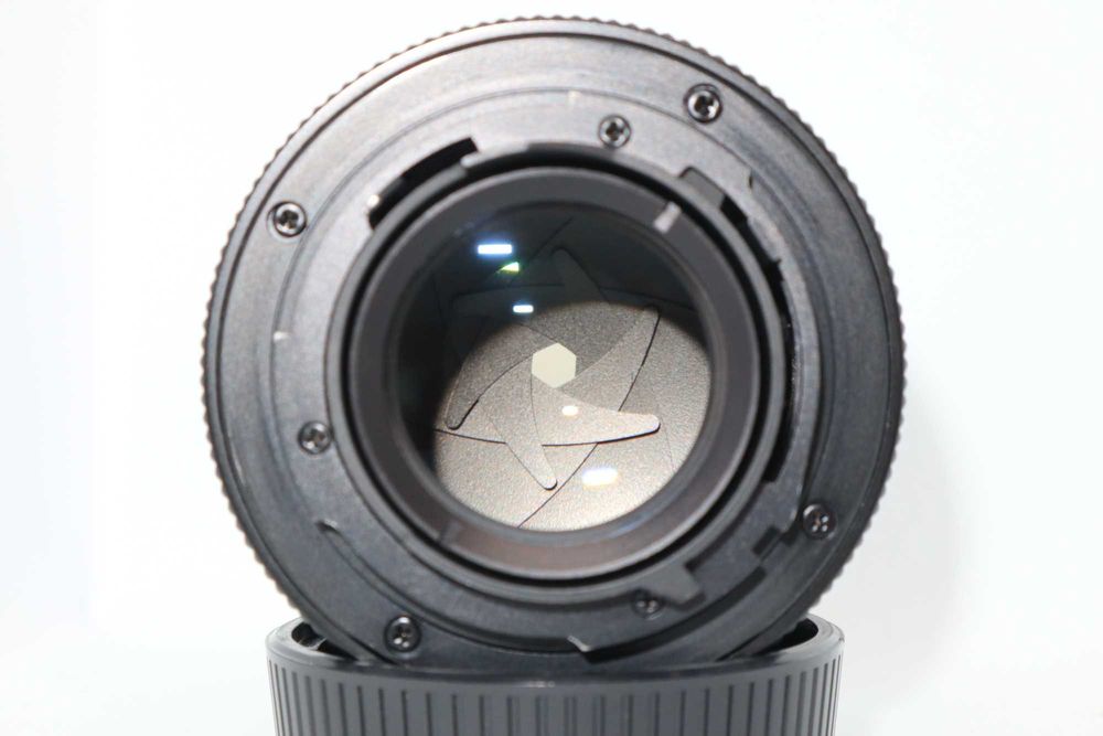 Carl Zeiss Planar 50mm 1.7 T* (Contax / Yashica)