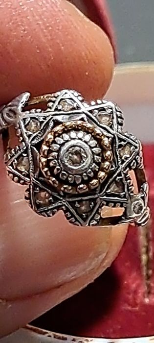 Anel vintage Ouro prata e diamantes.