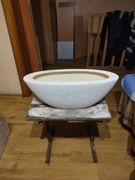 Красивый вазон для цветов.