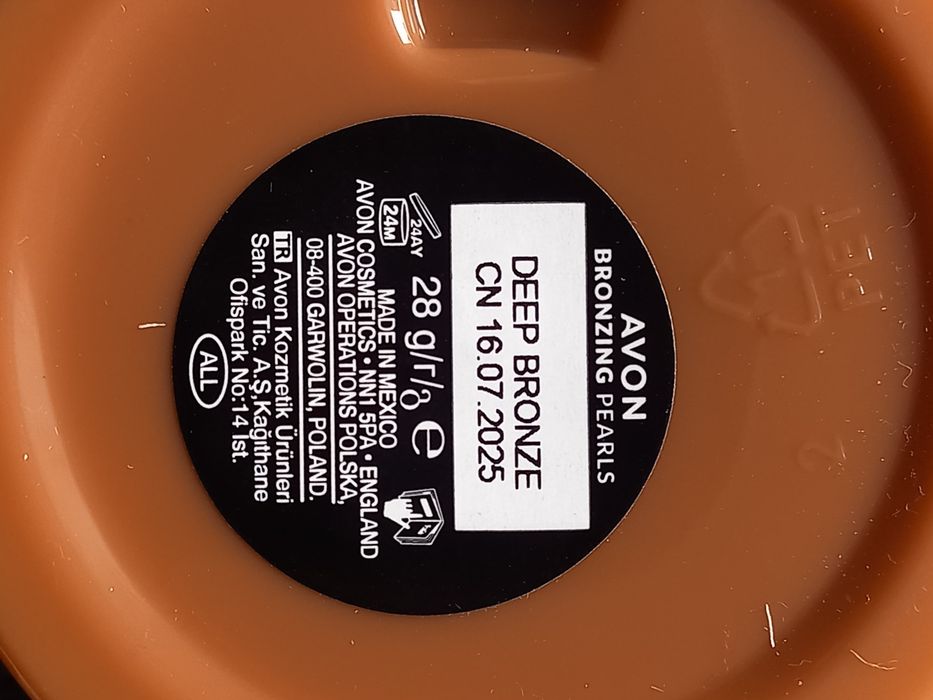 Brązer w perełkach Deep Bronze 28 g od Avon.