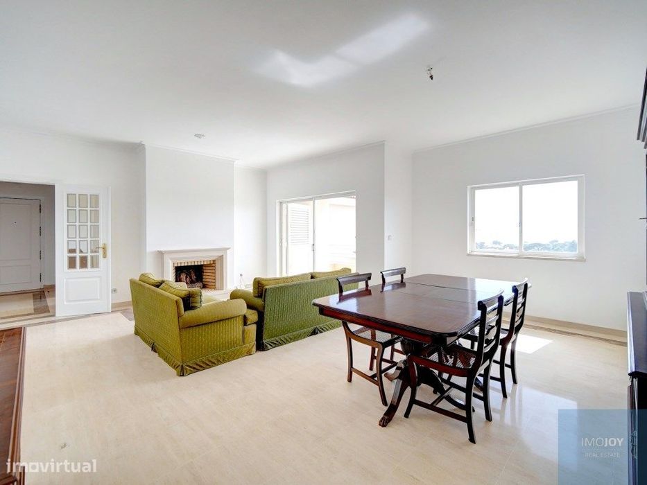 2-Bedroom Apartment in Cascais with Sea View