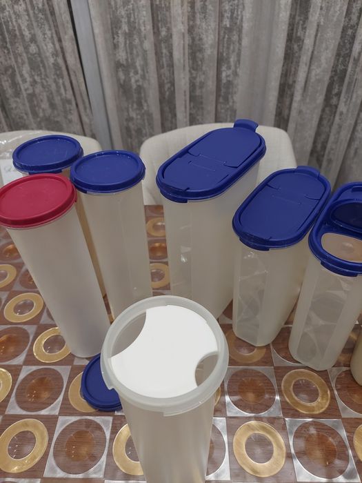 Компактуси та посуд Tupperware