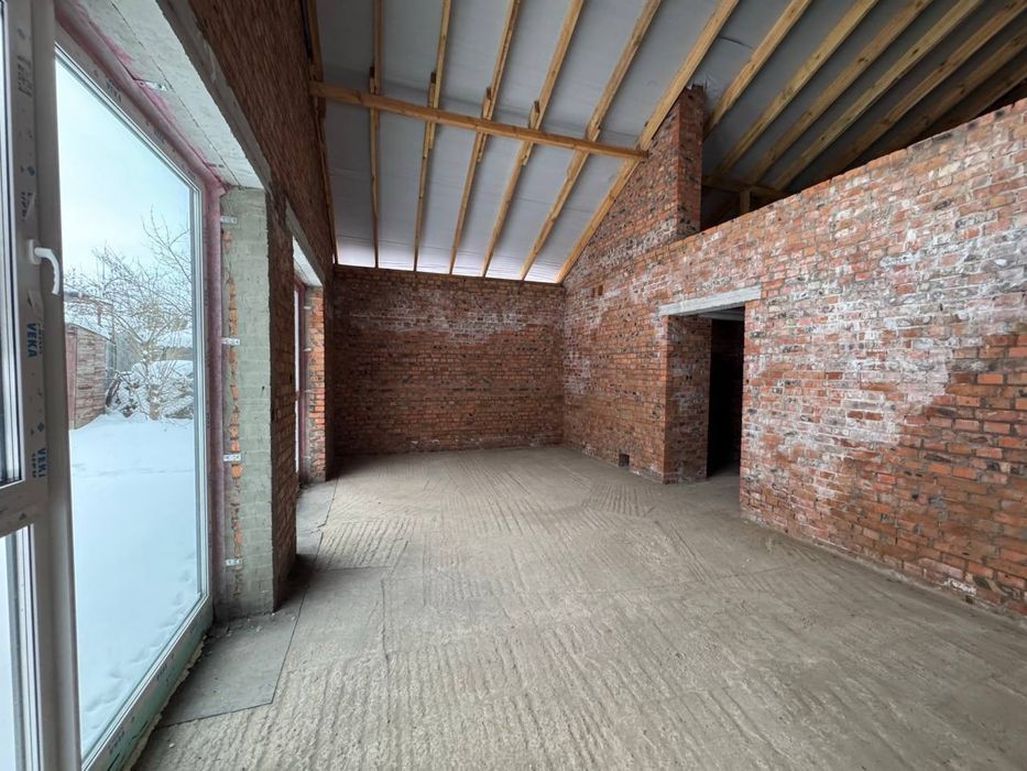 Продаж будинку Лезневе