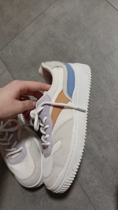 Buty sportowe damskie