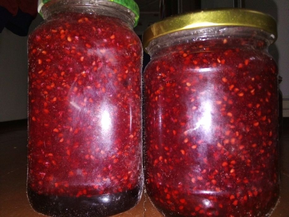 Свіжі айва, малина, смородина з цукром