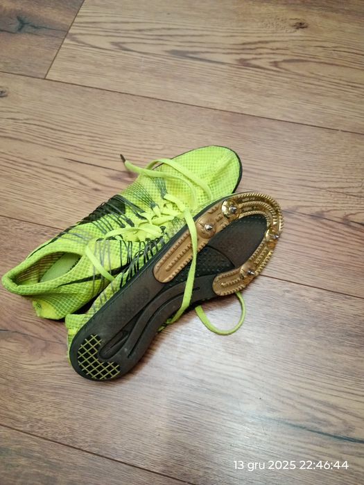 Buty sportowe lekkoatletyczne halowe kolce 40, 25 cm