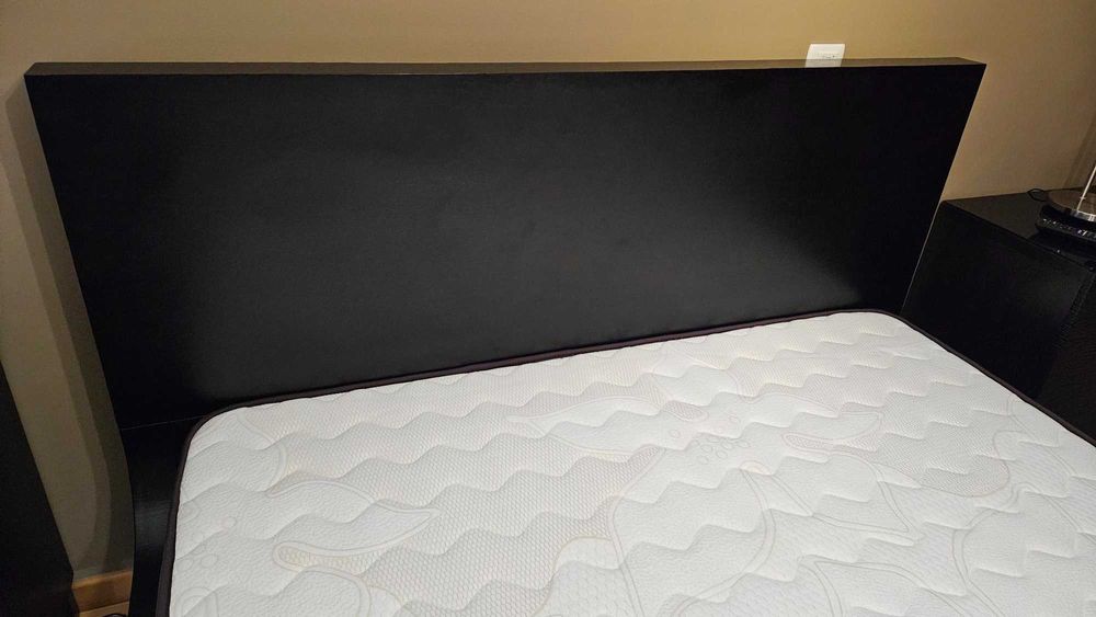 Cama casal mogno maciço 160x200cm com estrado e 4 gavetões