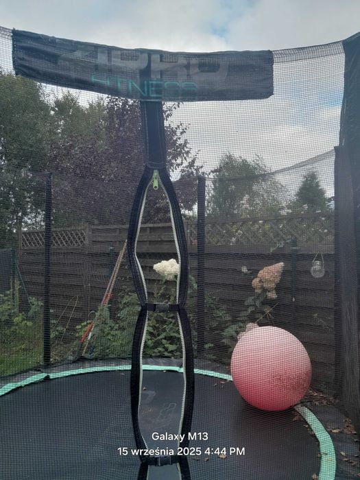 ogrodowa nieduża trampolina dla dzieci