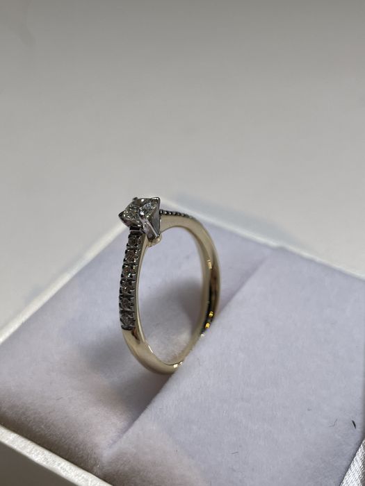 Złoty pierścionek z diamentem naturalnym 0,4 Ct
