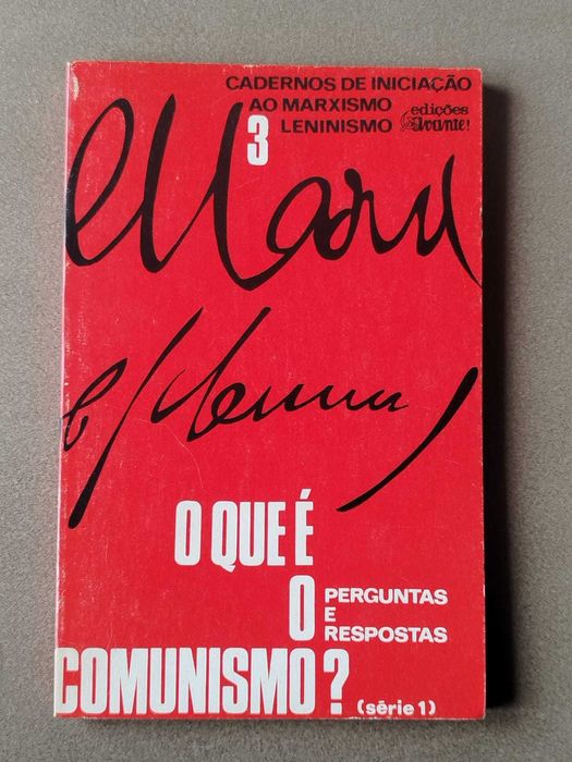 Livro antigo O que é o comunismo? das edições Avante