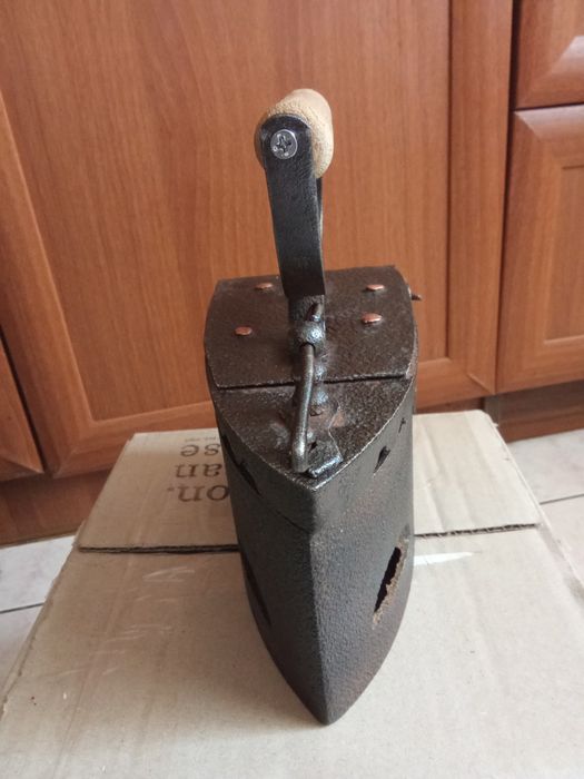 Утюг на углях.антикварный утюг