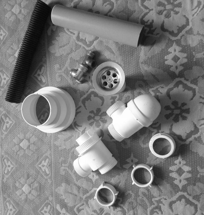 Продам залишки сант.деталей та ін.