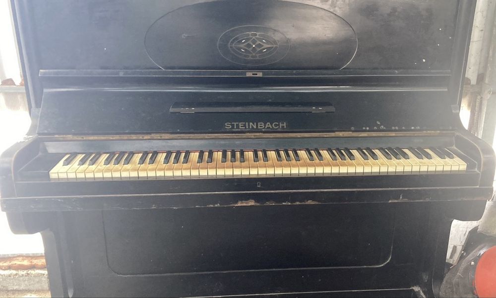 Piano vertical Steinbach
