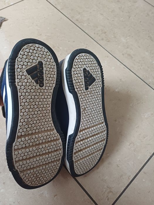 Buty  sportowe chlopiece r 33