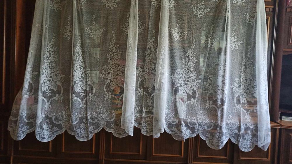 Біла фіранка оздобна 4х1,85м.