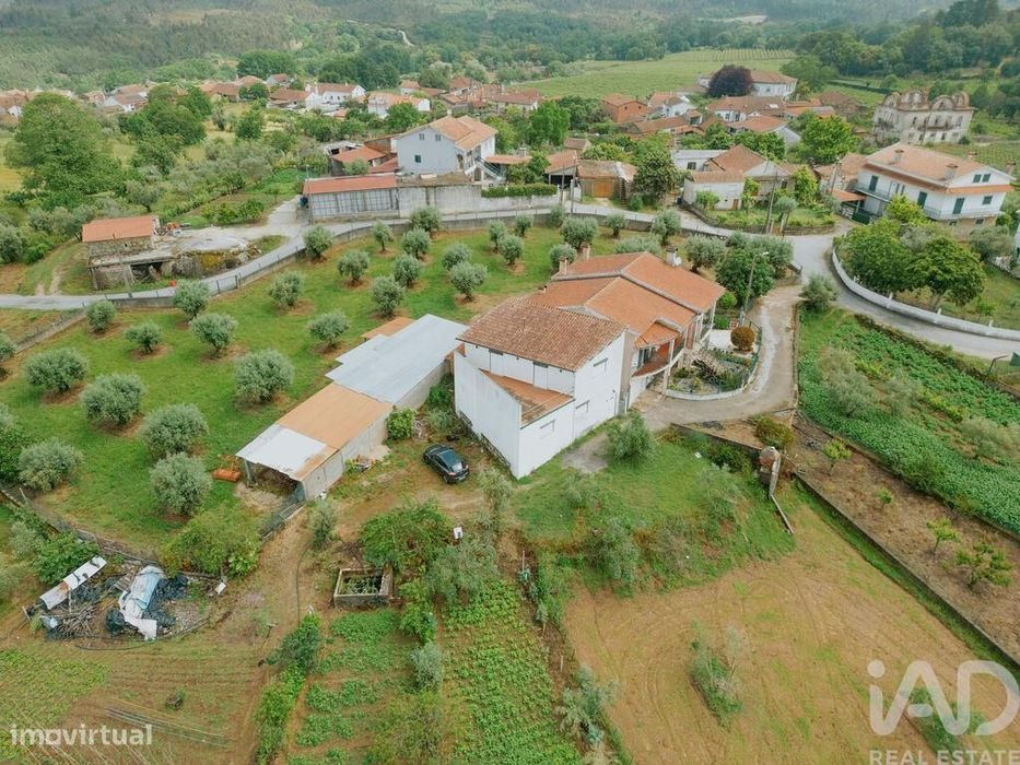 Moradia isolada T2 em Ázere e Covelo de 130 m2