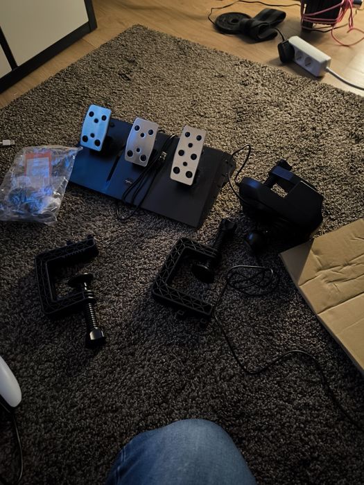 Volante pedais e mudanças