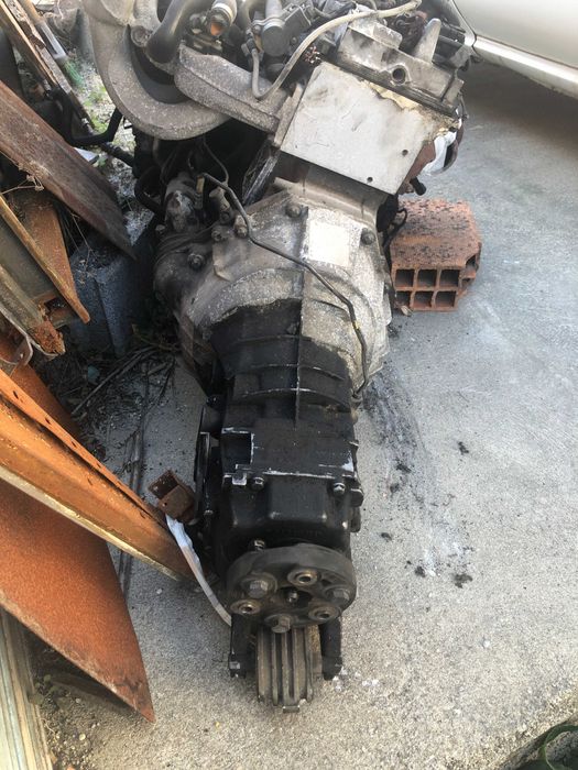 Vendo Mercedes W202 - Motor completo com caixa de velocidades, alternador e motor de arranque.