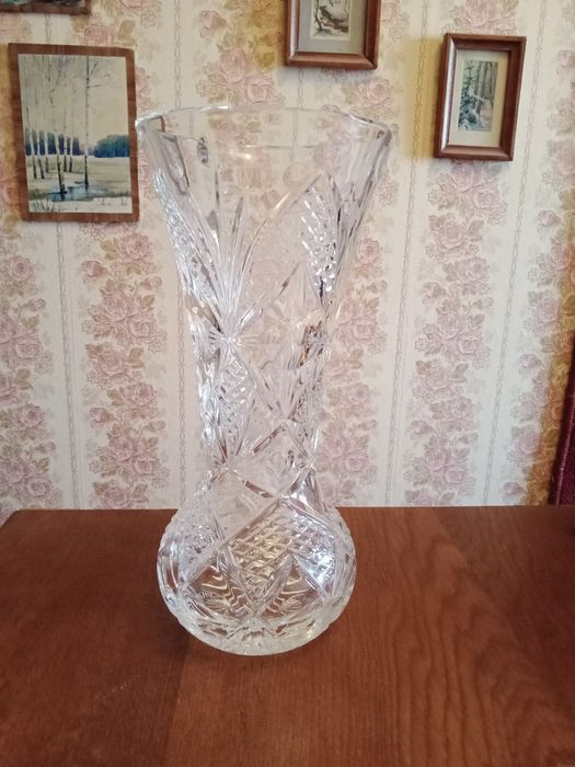 Ваза для цветов хрустальная