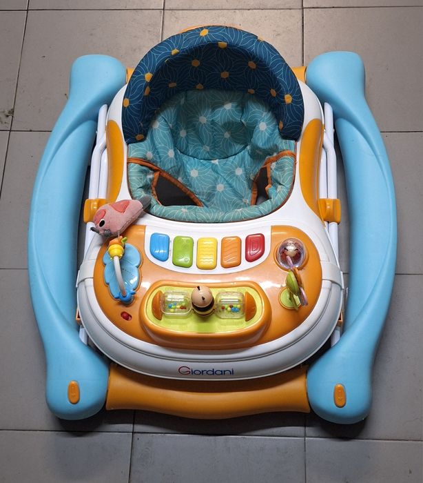 Andador com função de baloiço