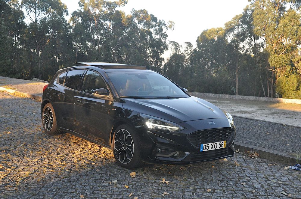 Ford Focus 1.0 EcoBoost  ST-Line - 125cv - Teto panorâmico, teto de abrir