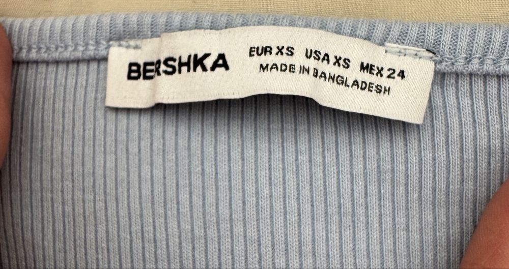 Футболка з довгим рукавом V-подібним вирізом Bershka ніжно-блакитного