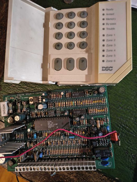 Centrala DSC 1550 z klawiaturą led