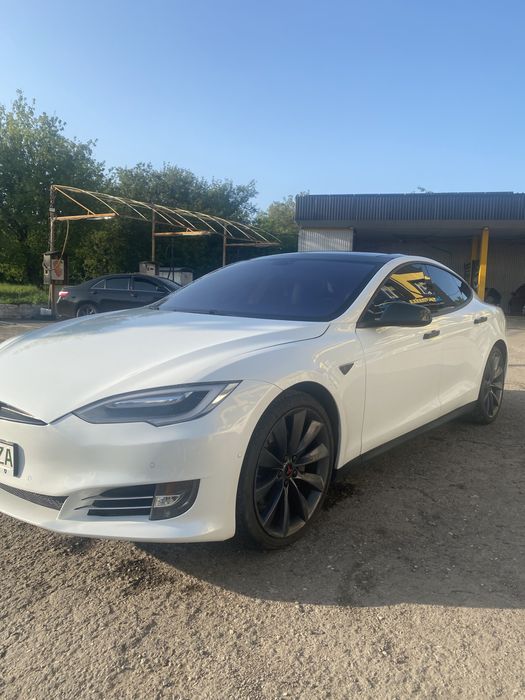 Tesla Model S Signature Performance 2012 (416 л.с.)