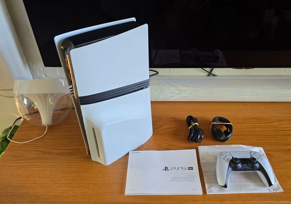 Playstation 5 PRO + naped BlueRay + Pad Dualsense