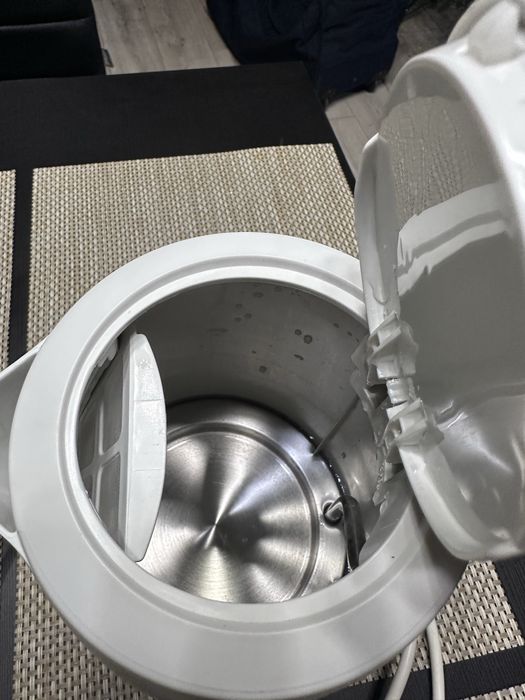 Електричний чайник TESCO якісний пластик, вживаний