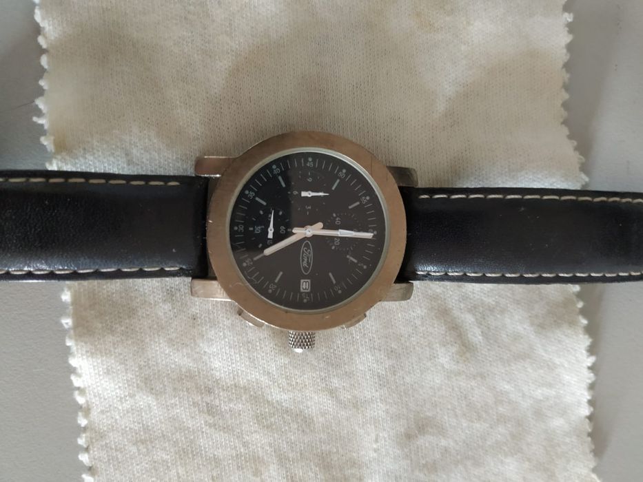 Relógio da marca Ford