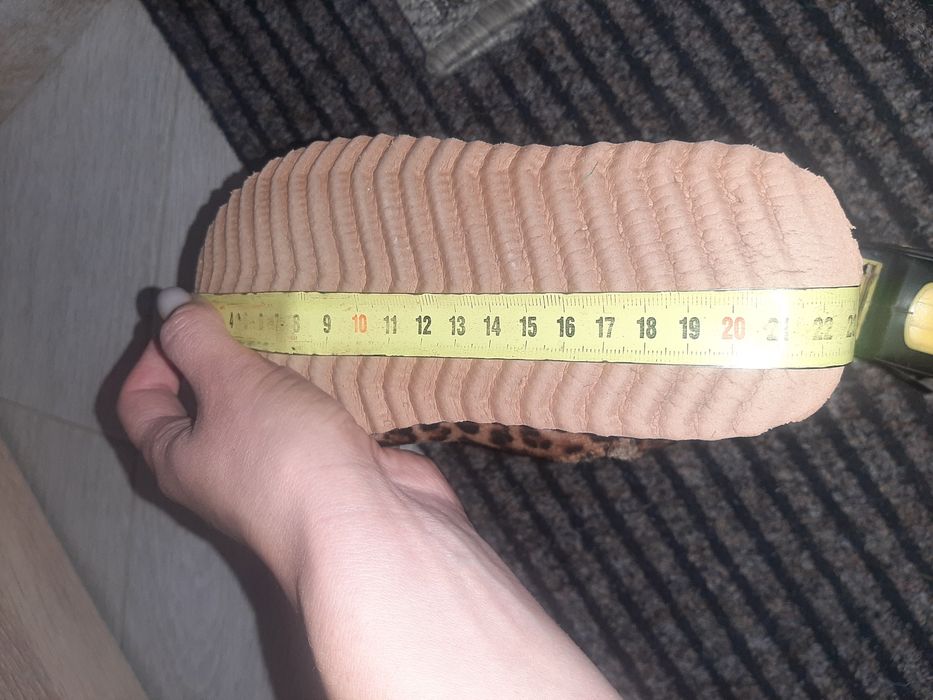 Зимові дитячі угі на дівчинку