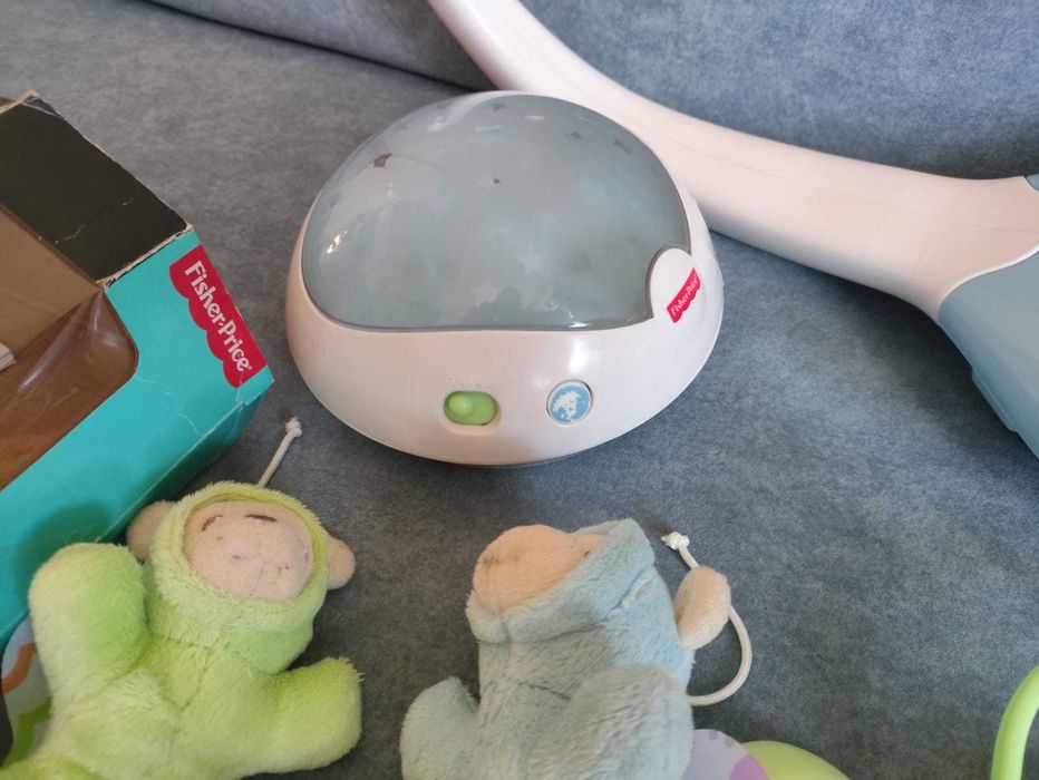 karuzela fisher price z misiami dźwiękiem i projektorem