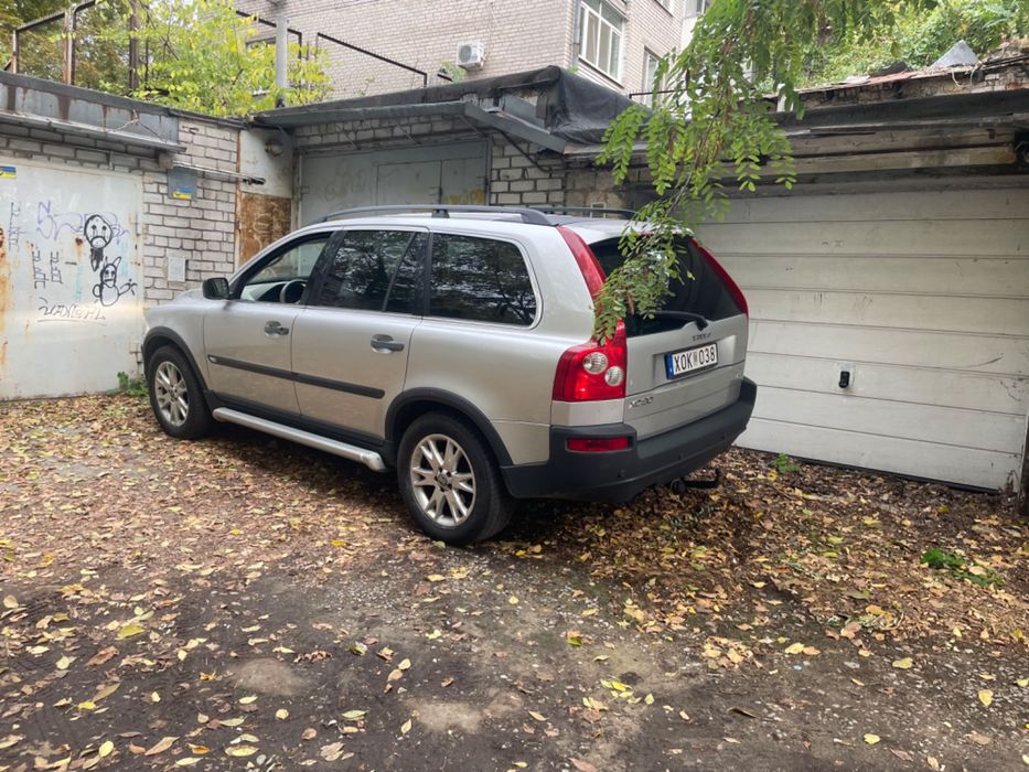 Volvo XC90 D5 з механічною коробкую для військових