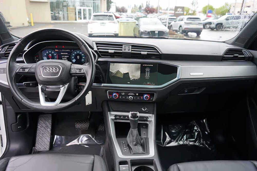 Audi Q3      2022