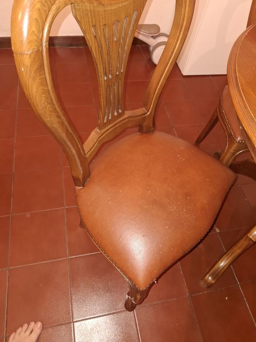 Mesa de sala de jantar com 6 cadeiras