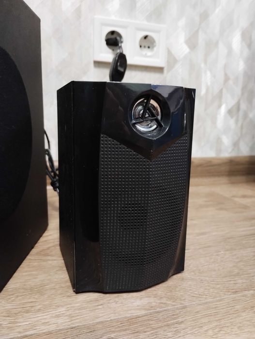 Муз центр сабвуфер + 2 АС ( Блютуз / USB / SD-TF-карта / AUX / тюнер)