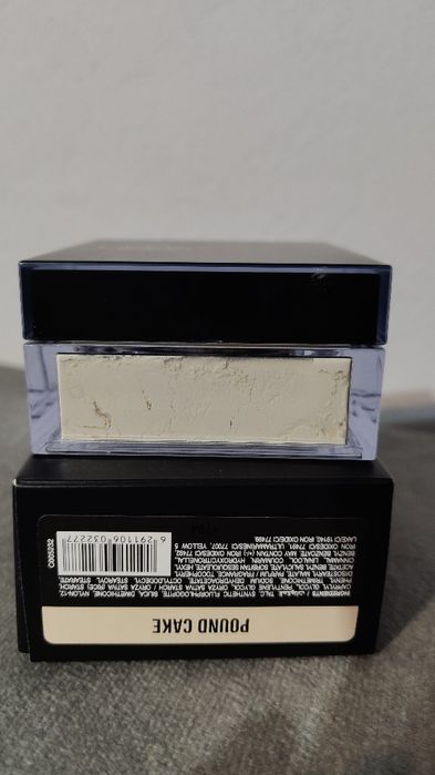 Huda Beauty Easy Bake puder Pound Cake