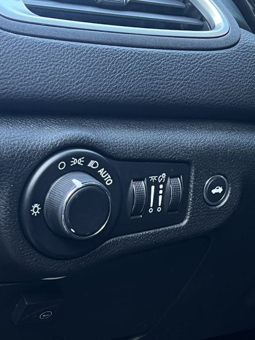 Chrysler 200 2,4 газ/бензин Автомат 2015 рік
