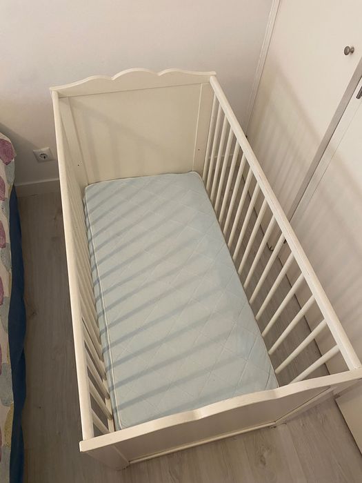 Berço de bebé + colchão IKEA
