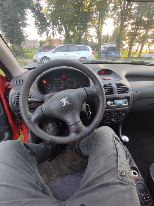 Peugeot 206 1,4 lpg  2000r 75KM 7lpg/100km 390tys